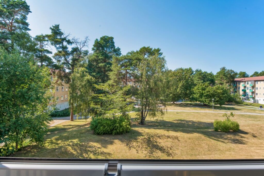 30. Anlaggning av Markplattor till mindre park Huddinge Stuvsta